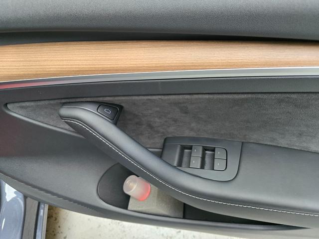 モデル３ ロングレンジ　ＡＷＤ　オートパイロット　ワンオーナー　禁煙車　保証継承　バッテリ保証　ＥＴＣ　パークアシスト　バックカメラ　サイドカメラ（29枚目）