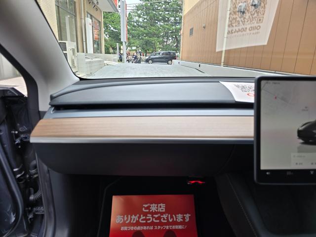 モデル３ ロングレンジ　ＡＷＤ　オートパイロット　ワンオーナー　禁煙車　保証継承　バッテリ保証　ＥＴＣ　パークアシスト　バックカメラ　サイドカメラ（31枚目）