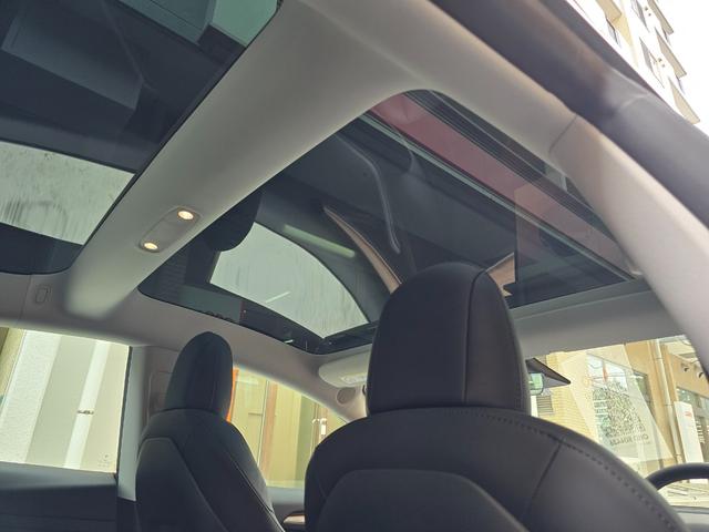 モデル３ ロングレンジ　ＡＷＤ　オートパイロット　ワンオーナー　禁煙車　保証継承　バッテリ保証　ＥＴＣ　パークアシスト　バックカメラ　サイドカメラ（32枚目）