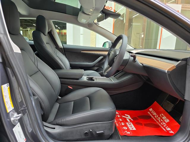 モデル３ ロングレンジ　ＡＷＤ　オートパイロット　ワンオーナー　禁煙車　保証継承　バッテリ保証　ＥＴＣ　パークアシスト　バックカメラ　サイドカメラ（49枚目）