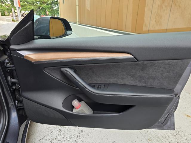 モデル３ ロングレンジ　ＡＷＤ　オートパイロット　ワンオーナー　禁煙車　保証継承　バッテリ保証　ＥＴＣ　パークアシスト　バックカメラ　サイドカメラ（65枚目）