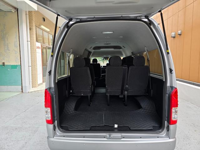 ハイエースワゴン グランドキャビン スーパーロング 令和7年式 10人乗り 片側電動スライドドア 全周囲カメラ スペアキー有 フルセグTV AppleCarPlay ETC 純正ホイール ワンオーナー 新車保証継承 記録簿(20枚目)