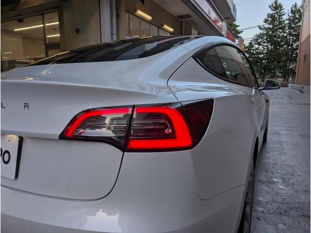 モデル３ スタンダードレンジプラス　バックカメラ　サイドカメラ　ナビ　クリアランスソナー　オートクルーズコントロール　パワーシート　ＣＶＴ　アルミホイール　ＡＢＳ　エアコン　パワーウィンドウ　運転席エアバッグ　助手席エアバッグ（19枚目）