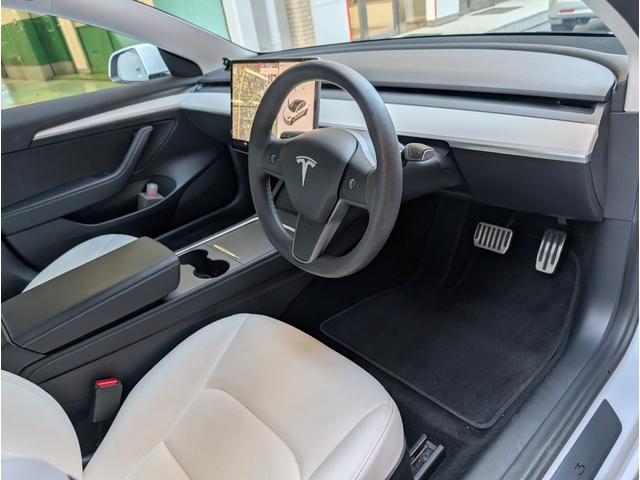 モデル３ スタンダードレンジプラス　バックカメラ　サイドカメラ　ナビ　クリアランスソナー　オートクルーズコントロール　パワーシート　ＣＶＴ　アルミホイール　ＡＢＳ　エアコン　パワーウィンドウ　運転席エアバッグ　助手席エアバッグ（20枚目）