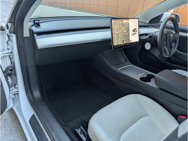 モデル３ スタンダードレンジプラス　バックカメラ　サイドカメラ　ナビ　クリアランスソナー　オートクルーズコントロール　パワーシート　ＣＶＴ　アルミホイール　ＡＢＳ　エアコン　パワーウィンドウ　運転席エアバッグ　助手席エアバッグ（25枚目）