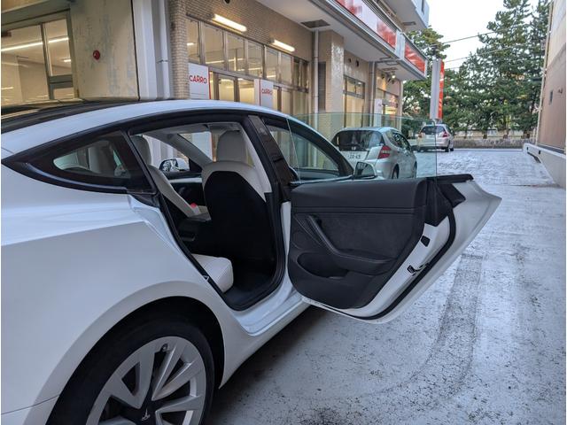 モデル３ スタンダードレンジプラス　バックカメラ　サイドカメラ　ナビ　クリアランスソナー　オートクルーズコントロール　パワーシート　ＣＶＴ　アルミホイール　ＡＢＳ　エアコン　パワーウィンドウ　運転席エアバッグ　助手席エアバッグ（28枚目）