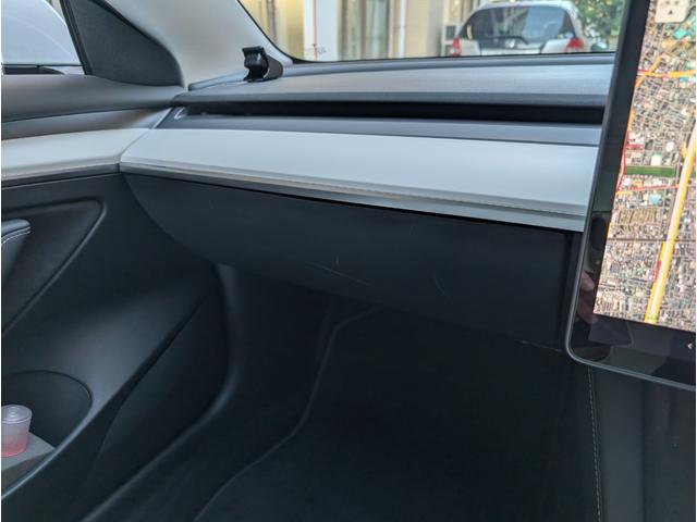 モデル３ スタンダードレンジプラス　バックカメラ　サイドカメラ　ナビ　クリアランスソナー　オートクルーズコントロール　パワーシート　ＣＶＴ　アルミホイール　ＡＢＳ　エアコン　パワーウィンドウ　運転席エアバッグ　助手席エアバッグ（48枚目）