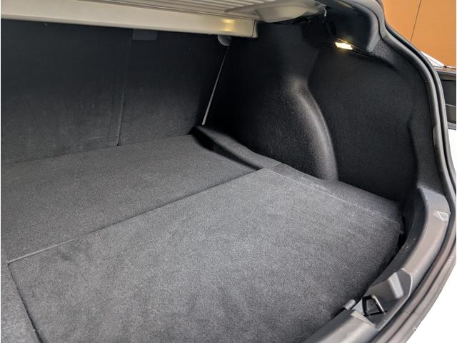 モデル３ スタンダードレンジプラス　バックカメラ　サイドカメラ　ナビ　クリアランスソナー　オートクルーズコントロール　パワーシート　ＣＶＴ　アルミホイール　ＡＢＳ　エアコン　パワーウィンドウ　運転席エアバッグ　助手席エアバッグ（56枚目）