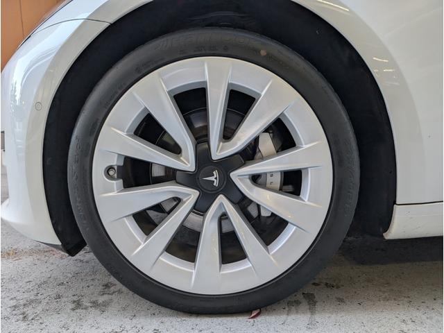 モデル３ スタンダードレンジプラス　バックカメラ　サイドカメラ　ナビ　クリアランスソナー　オートクルーズコントロール　パワーシート　ＣＶＴ　アルミホイール　ＡＢＳ　エアコン　パワーウィンドウ　運転席エアバッグ　助手席エアバッグ（61枚目）