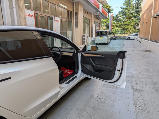 モデル３ スタンダードレンジプラス　黒内装　ブラックレザー　クリアランスソナー　バックカメラ　サイドカメラ　ナビ　アルミホイール　サンルーフ　ＡＴ　パワーシート　Ｂｌｕｅｔｏｏｔｈ　エアコン　パワーウィンドウ（20枚目）