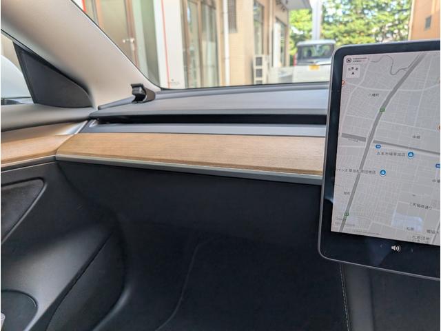 モデル３ スタンダードレンジプラス　黒内装　ブラックレザー　クリアランスソナー　バックカメラ　サイドカメラ　ナビ　アルミホイール　サンルーフ　ＡＴ　パワーシート　Ｂｌｕｅｔｏｏｔｈ　エアコン　パワーウィンドウ（42枚目）