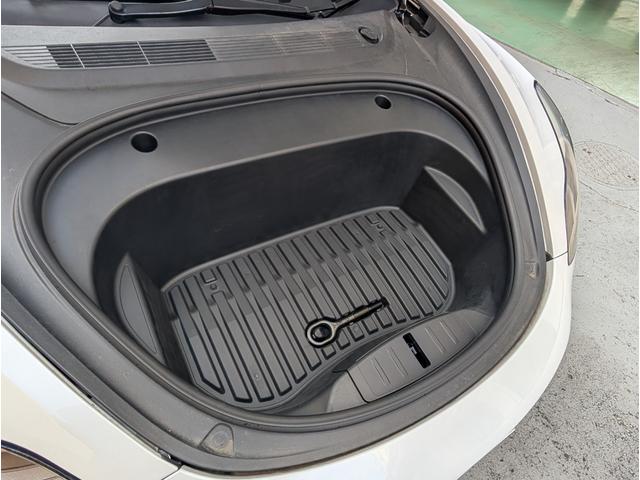 モデル３ スタンダードレンジプラス　黒内装　ブラックレザー　クリアランスソナー　バックカメラ　サイドカメラ　ナビ　アルミホイール　サンルーフ　ＡＴ　パワーシート　Ｂｌｕｅｔｏｏｔｈ　エアコン　パワーウィンドウ（56枚目）