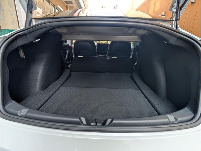 モデル３ スタンダードレンジプラス　黒内装　ブラックレザー　クリアランスソナー　バックカメラ　サイドカメラ　ナビ　アルミホイール　サンルーフ　ＡＴ　パワーシート　Ｂｌｕｅｔｏｏｔｈ　エアコン　パワーウィンドウ（61枚目）