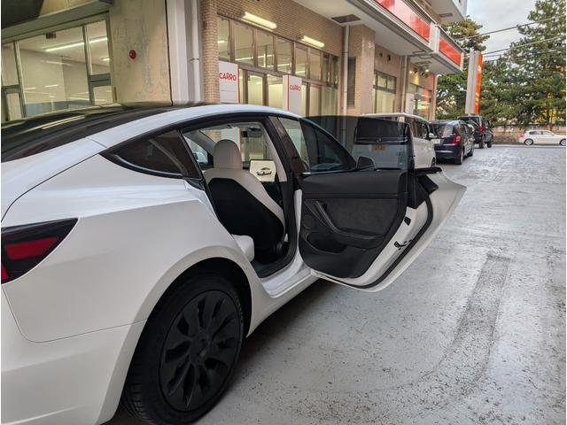 モデル3 スタンダードレンジプラス ETC バックカメラ サイドカメラ ナビ アルミホイール サンルーフ AT シートヒーター パワーシート エアコン パワーステアリング(31枚目)