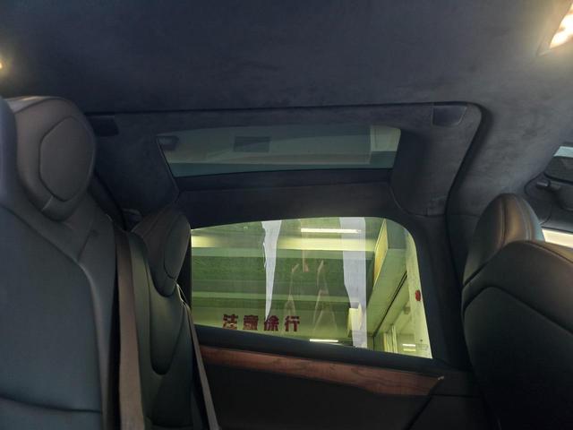 モデルＸ ロングレンジ　ＥＴＣ　バックカメラ　サイドカメラ　オートクルーズコントロール　パワーシート　サンルーフ　ナビ　電動リアゲート　アルミホイール　電動格納ミラー　ＣＶＴ　エアコン　パワーステアリング（44枚目）