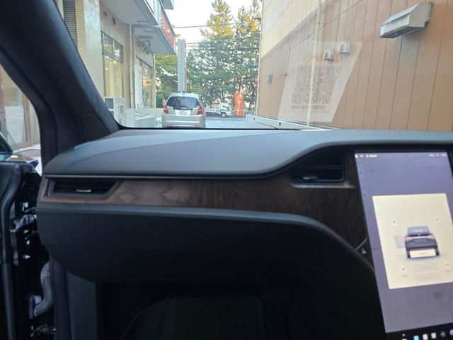 モデルＸ ロングレンジ　ＥＴＣ　バックカメラ　サイドカメラ　オートクルーズコントロール　パワーシート　サンルーフ　ナビ　電動リアゲート　アルミホイール　電動格納ミラー　ＣＶＴ　エアコン　パワーステアリング（48枚目）