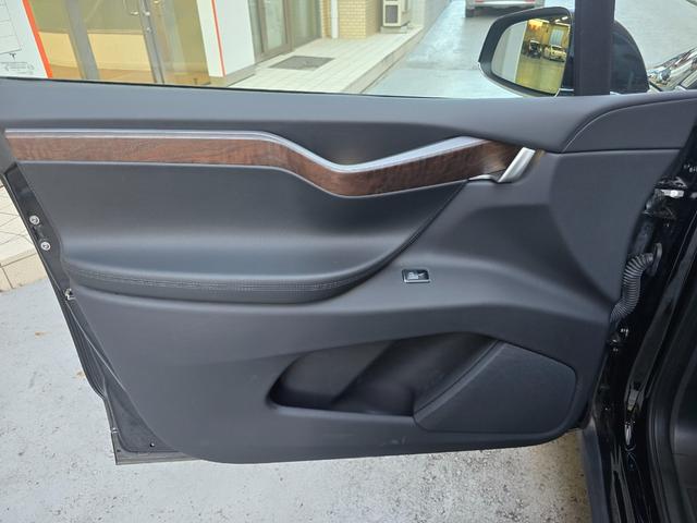 モデルＸ ロングレンジ　ＥＴＣ　バックカメラ　サイドカメラ　オートクルーズコントロール　パワーシート　サンルーフ　ナビ　電動リアゲート　アルミホイール　電動格納ミラー　ＣＶＴ　エアコン　パワーステアリング（68枚目）