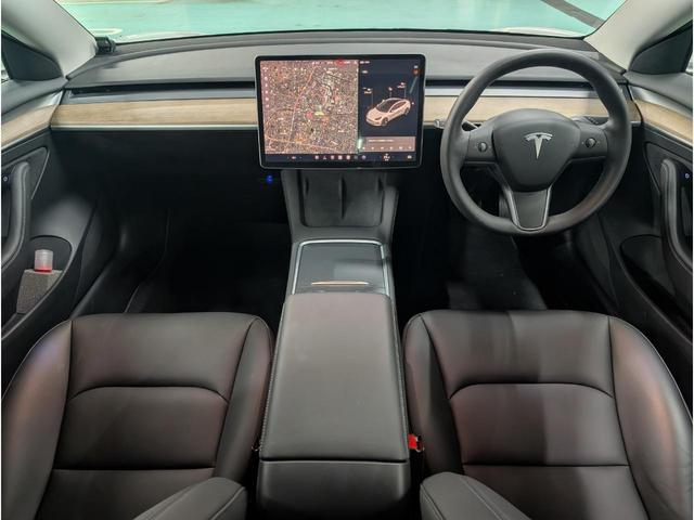 モデル３ スタンダードレンジプラス　ＥＴＣ　オートクルーズコントロール　バックカメラ　サイドカメラ　ナビ　アルミホイール　オートマチックハイビーム　サンルーフ　ＣＶＴ　パワーシート　Ｂｌｕｅｔｏｏｔｈ　ＡＢＳ　エアコン　運転席エアバッグ（4枚目）