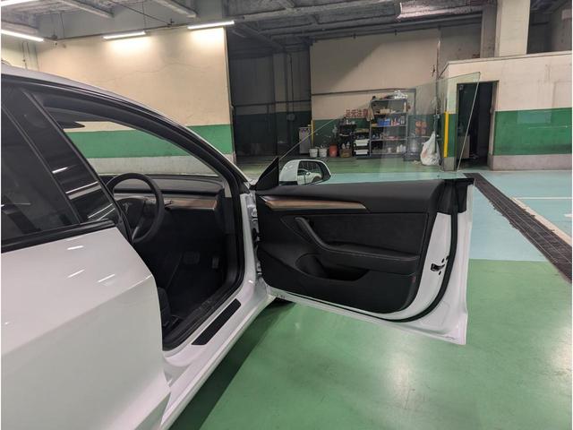 モデル３ スタンダードレンジプラス　ＥＴＣ　オートクルーズコントロール　バックカメラ　サイドカメラ　ナビ　アルミホイール　オートマチックハイビーム　サンルーフ　ＣＶＴ　パワーシート　Ｂｌｕｅｔｏｏｔｈ　ＡＢＳ　エアコン　運転席エアバッグ（49枚目）