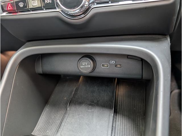 ＸＣ４０リチャージ リチャージ　アルティメットツインモーター　４ＷＤ　ドライブレコーダー　ＥＴＣ　クリアランスソナー　オートクルーズコントロール　レーンアシスト　パワーシート　衝突被害軽減システム　サンルーフ　オートマチックハイビーム　オートライト（26枚目）