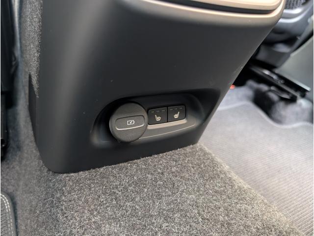 ＸＣ４０リチャージ リチャージ　アルティメットツインモーター　４ＷＤ　ドライブレコーダー　ＥＴＣ　クリアランスソナー　オートクルーズコントロール　レーンアシスト　パワーシート　衝突被害軽減システム　サンルーフ　オートマチックハイビーム　オートライト（35枚目）