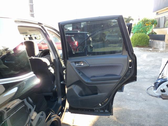 フォレスター ２．０ｉ－Ｌ　１オーナー車．純正６速ＭＴ後期型ナビ地デジフルセグＴＶ　バックカメラＥＴＣインテリアＰＫＧＳＴＩフレキシブルタワーバー全席シートヒータースマートキークルコンＬＥＤライト取説保証書スペアキー１７インチ（40枚目）