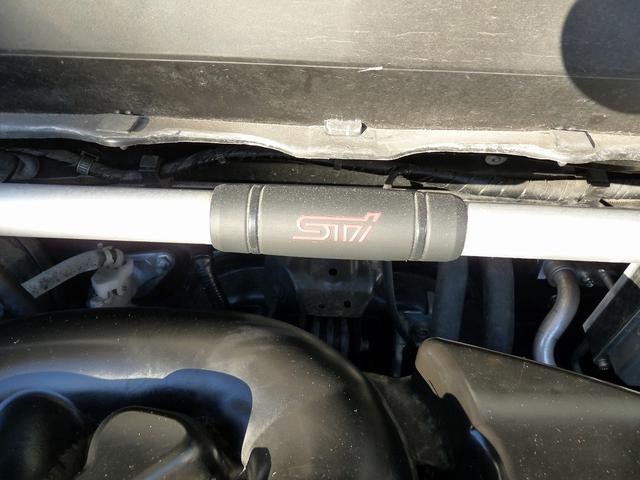 フォレスター ２．０ｉ－Ｌ　１オーナー車．純正６速ＭＴ後期型ナビ地デジフルセグＴＶ　バックカメラＥＴＣインテリアＰＫＧＳＴＩフレキシブルタワーバー全席シートヒータースマートキークルコンＬＥＤライト取説保証書スペアキー１７インチ（67枚目）