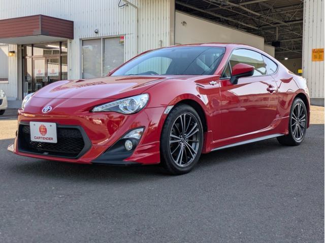 86 GT 12ヶ月走行無制限保証 6速MT TRDエアロ 純正17インチホイール ナビ 内装カスタム フェンダー加工済(4枚目)