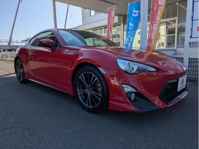 86 GT 12ヶ月走行無制限保証 6速MT TRDエアロ 純正17インチホイール ナビ 内装カスタム フェンダー加工済(8枚目)