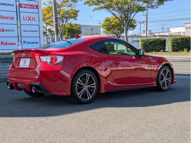 86 GT 12ヶ月走行無制限保証 6速MT TRDエアロ 純正17インチホイール ナビ 内装カスタム フェンダー加工済(10枚目)