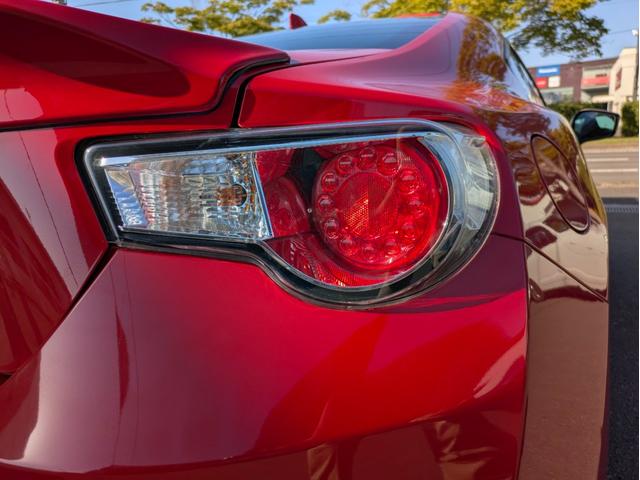 86 GT 12ヶ月走行無制限保証 6速MT TRDエアロ 純正17インチホイール ナビ 内装カスタム フェンダー加工済(16枚目)