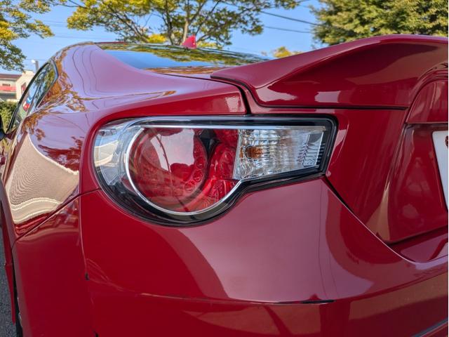 86 GT 12ヶ月走行無制限保証 6速MT TRDエアロ 純正17インチホイール ナビ 内装カスタム フェンダー加工済(17枚目)