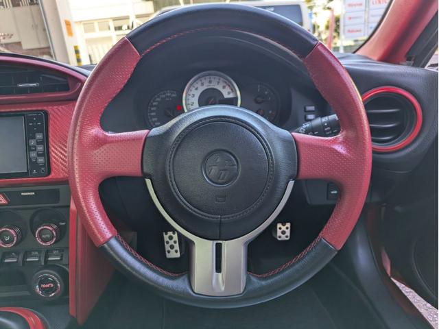 86 GT 12ヶ月走行無制限保証 6速MT TRDエアロ 純正17インチホイール ナビ 内装カスタム フェンダー加工済(21枚目)