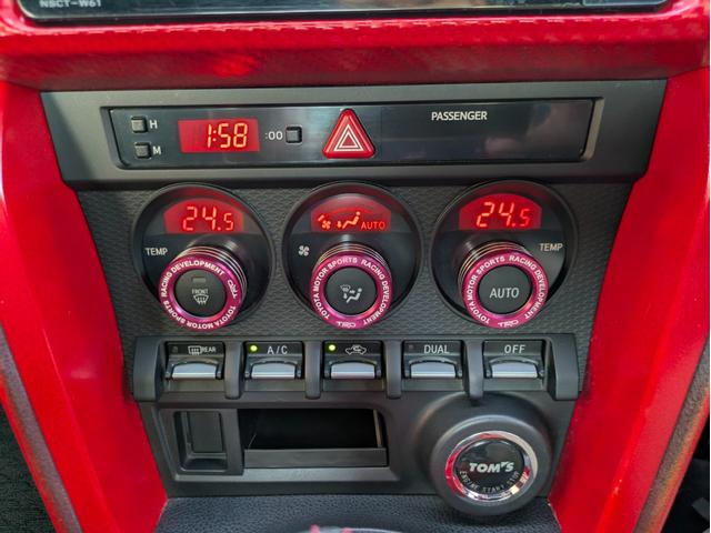 86 GT 12ヶ月走行無制限保証 6速MT TRDエアロ 純正17インチホイール ナビ 内装カスタム フェンダー加工済(25枚目)