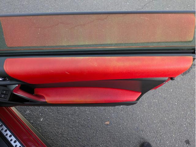 86 GT 12ヶ月走行無制限保証 6速MT TRDエアロ 純正17インチホイール ナビ 内装カスタム フェンダー加工済(32枚目)