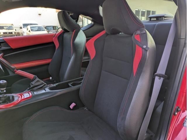 86 GT 12ヶ月走行無制限保証 6速MT TRDエアロ 純正17インチホイール ナビ 内装カスタム フェンダー加工済(37枚目)