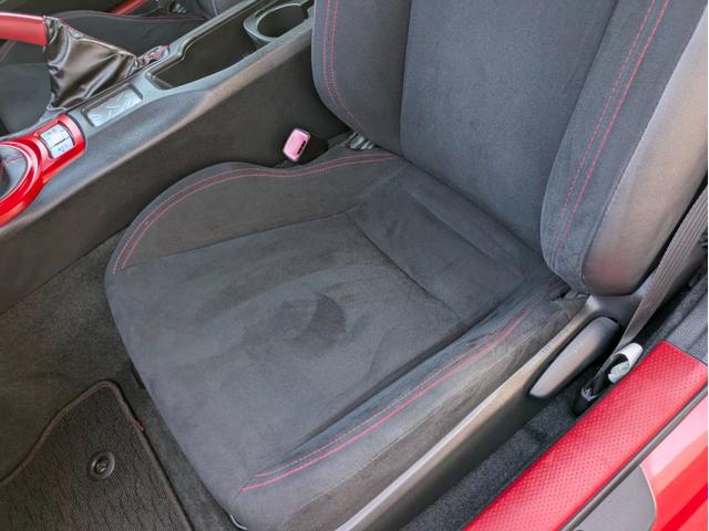 86 GT 12ヶ月走行無制限保証 6速MT TRDエアロ 純正17インチホイール ナビ 内装カスタム フェンダー加工済(38枚目)