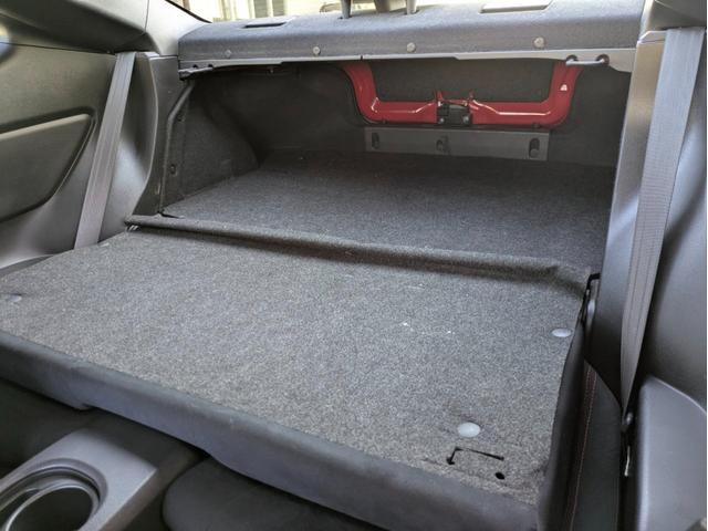 86 GT 12ヶ月走行無制限保証 6速MT TRDエアロ 純正17インチホイール ナビ 内装カスタム フェンダー加工済(45枚目)