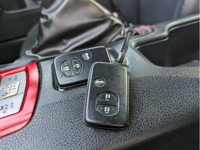 86 GT 12ヶ月走行無制限保証 6速MT TRDエアロ 純正17インチホイール ナビ 内装カスタム フェンダー加工済(55枚目)