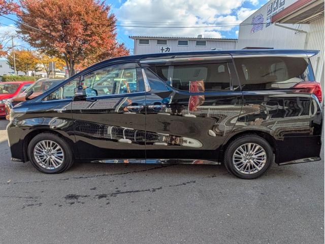 アルファードハイブリッド ＳＲ　Ｃパッケージ　１２ヶ月走行無制限保証　１０．５インチナビ　ＥＴＣ　後席モニター　電動スライドドア　電動リアゲート　アダクティブクルーズコントロール　デジタルインナーミラー　ステアリングヒーター　後席エアコン　４ＷＤ（17枚目）