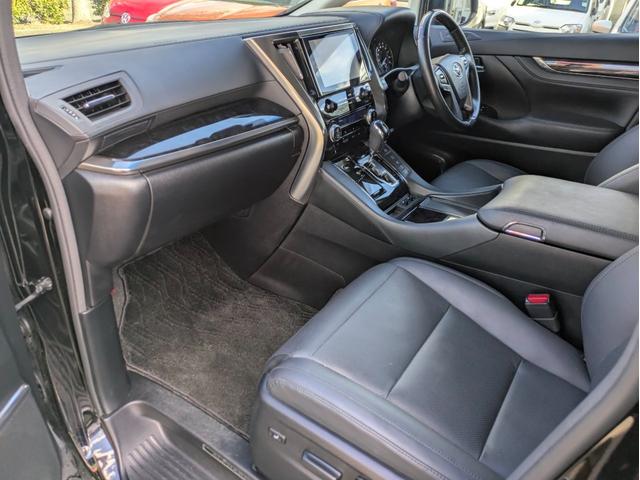 アルファードハイブリッド ＳＲ　Ｃパッケージ　１２ヶ月走行無制限保証　１０．５インチナビ　ＥＴＣ　後席モニター　電動スライドドア　電動リアゲート　アダクティブクルーズコントロール　デジタルインナーミラー　ステアリングヒーター　後席エアコン　４ＷＤ（50枚目）