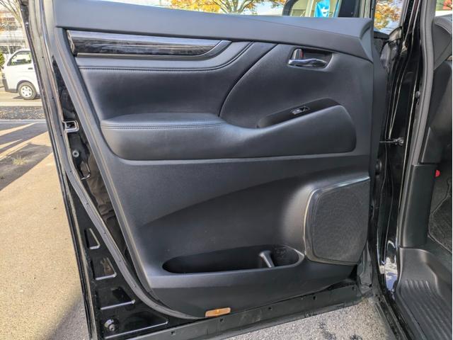 アルファードハイブリッド ＳＲ　Ｃパッケージ　１２ヶ月走行無制限保証　１０．５インチナビ　ＥＴＣ　後席モニター　電動スライドドア　電動リアゲート　アダクティブクルーズコントロール　デジタルインナーミラー　ステアリングヒーター　後席エアコン　４ＷＤ（52枚目）