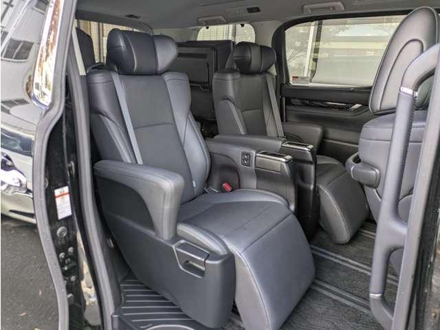 アルファードハイブリッド ＳＲ　Ｃパッケージ　１２ヶ月走行無制限保証　１０．５インチナビ　ＥＴＣ　後席モニター　電動スライドドア　電動リアゲート　アダクティブクルーズコントロール　デジタルインナーミラー　ステアリングヒーター　後席エアコン　４ＷＤ（53枚目）