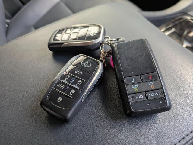 アルファードハイブリッド ＳＲ　Ｃパッケージ　１２ヶ月走行無制限保証　１０．５インチナビ　ＥＴＣ　後席モニター　電動スライドドア　電動リアゲート　アダクティブクルーズコントロール　デジタルインナーミラー　ステアリングヒーター　後席エアコン　４ＷＤ（68枚目）