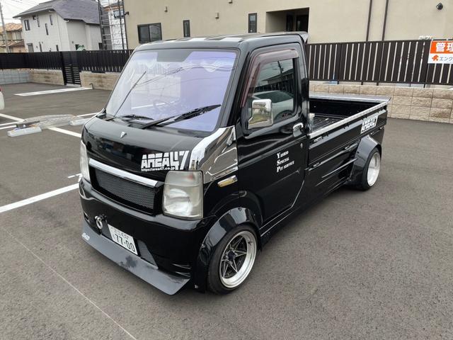 キャリイトラック ＫＣ　新品タイヤ　ローダウン　フルエアロ　社外ナビ　ヤンキーホン　アルミボックス　ステアリングナルディー　ＭＯＭＯシフト　内装張替え済み　ドラレコ　バックカメラ　ミュージックサーバー　ステッカー付（6枚目）