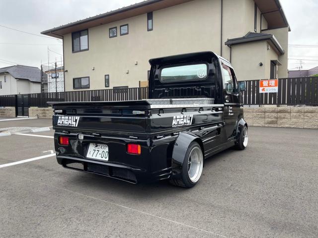 キャリイトラック ＫＣ　新品タイヤ　ローダウン　フルエアロ　社外ナビ　ヤンキーホン　アルミボックス　ステアリングナルディー　ＭＯＭＯシフト　内装張替え済み　ドラレコ　バックカメラ　ミュージックサーバー　ステッカー付（11枚目）