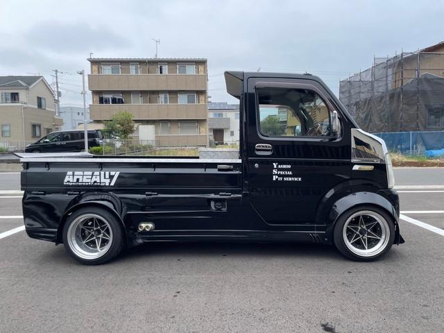 キャリイトラック ＫＣ　新品タイヤ　ローダウン　フルエアロ　社外ナビ　ヤンキーホン　アルミボックス　ステアリングナルディー　ＭＯＭＯシフト　内装張替え済み　ドラレコ　バックカメラ　ミュージックサーバー　ステッカー付（14枚目）