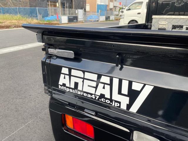 キャリイトラック ＫＣ　新品タイヤ　ローダウン　フルエアロ　社外ナビ　ヤンキーホン　アルミボックス　ステアリングナルディー　ＭＯＭＯシフト　内装張替え済み　ドラレコ　バックカメラ　ミュージックサーバー　ステッカー付（15枚目）