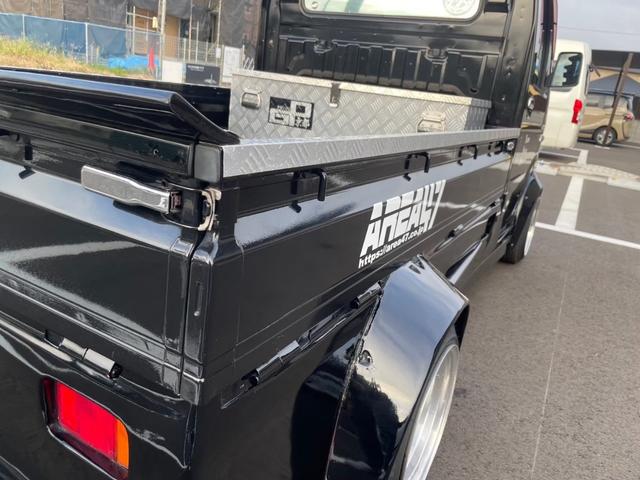 キャリイトラック ＫＣ　新品タイヤ　ローダウン　フルエアロ　社外ナビ　ヤンキーホン　アルミボックス　ステアリングナルディー　ＭＯＭＯシフト　内装張替え済み　ドラレコ　バックカメラ　ミュージックサーバー　ステッカー付（22枚目）