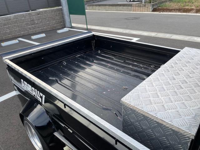 キャリイトラック ＫＣ　新品タイヤ　ローダウン　フルエアロ　社外ナビ　ヤンキーホン　アルミボックス　ステアリングナルディー　ＭＯＭＯシフト　内装張替え済み　ドラレコ　バックカメラ　ミュージックサーバー　ステッカー付（25枚目）